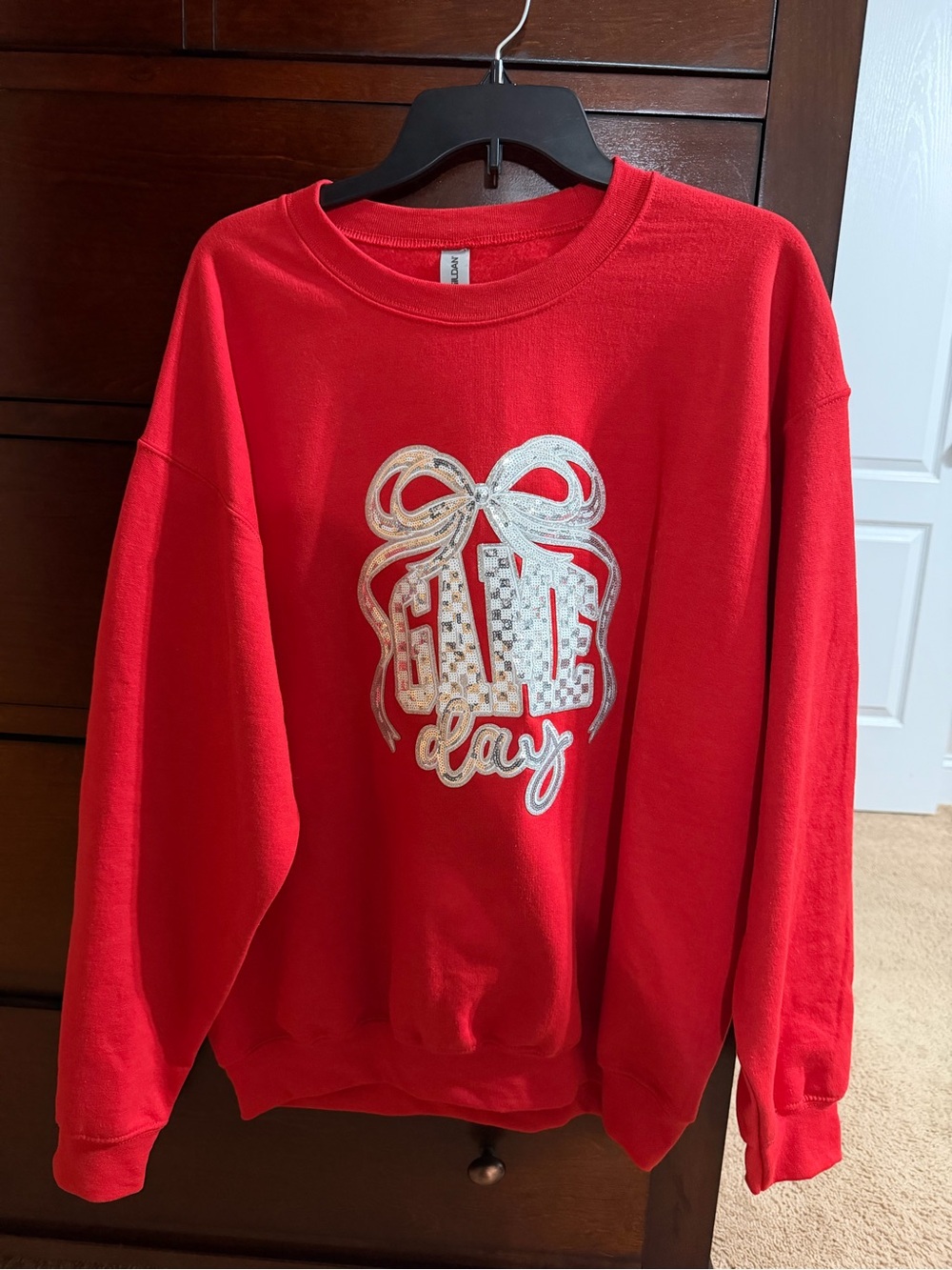 Red Graphic Crewneck Sweatshirt. Size large